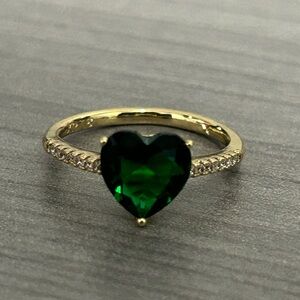 💚 NWOT- Gold Filled Heart-Cut Emerald Green CZ Ring | Size 8 💚